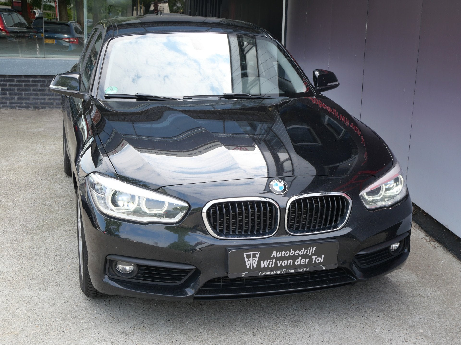 BMW 1-serie 116i EXECUTIVE | CRUISE | FULL-LED | NAVIGATIE |, Auto's, BMW, 1-Serie, Gebruikt, Zwart, 4 stoelen