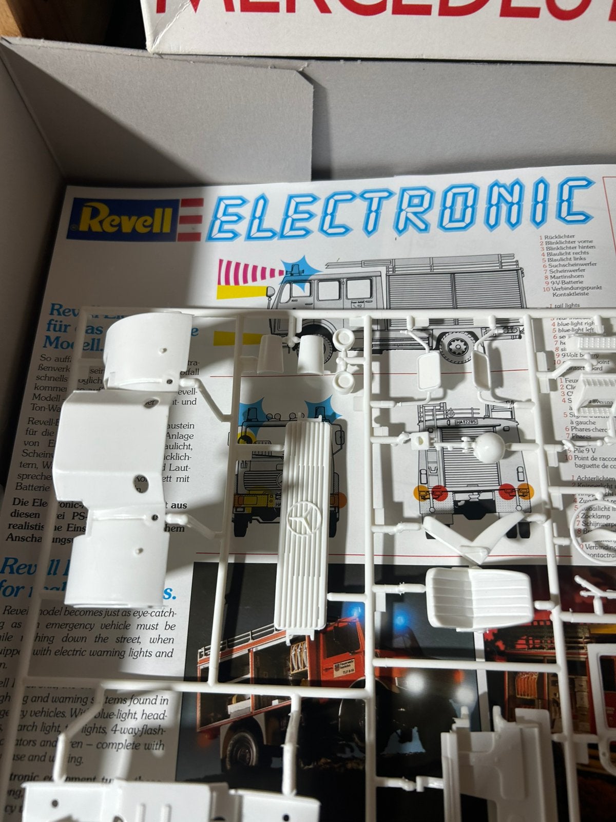 Revell 8012 mercedes benz 1422 dlk 23-12 electronic, Revell, Groter dan 1:32, Ophalen of Verzenden, Zo goed als nieuw