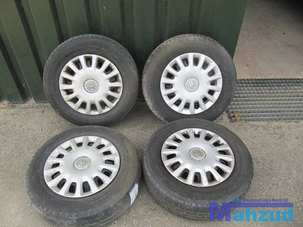 OPEL CORSA D VELGEN BANDEN 185 70 14 INCH 4X100, Gebruikt, Opel Automobile GmbH, Ophalen of Verzenden, Kontakt@opel-infoservice.de