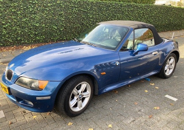 BMW Z3 1.9i Roadster White Body / 25 jaar oud  / 100.500 km, Auto's, 13 km/l, 4 cilinders, Cabriolet, Blauw