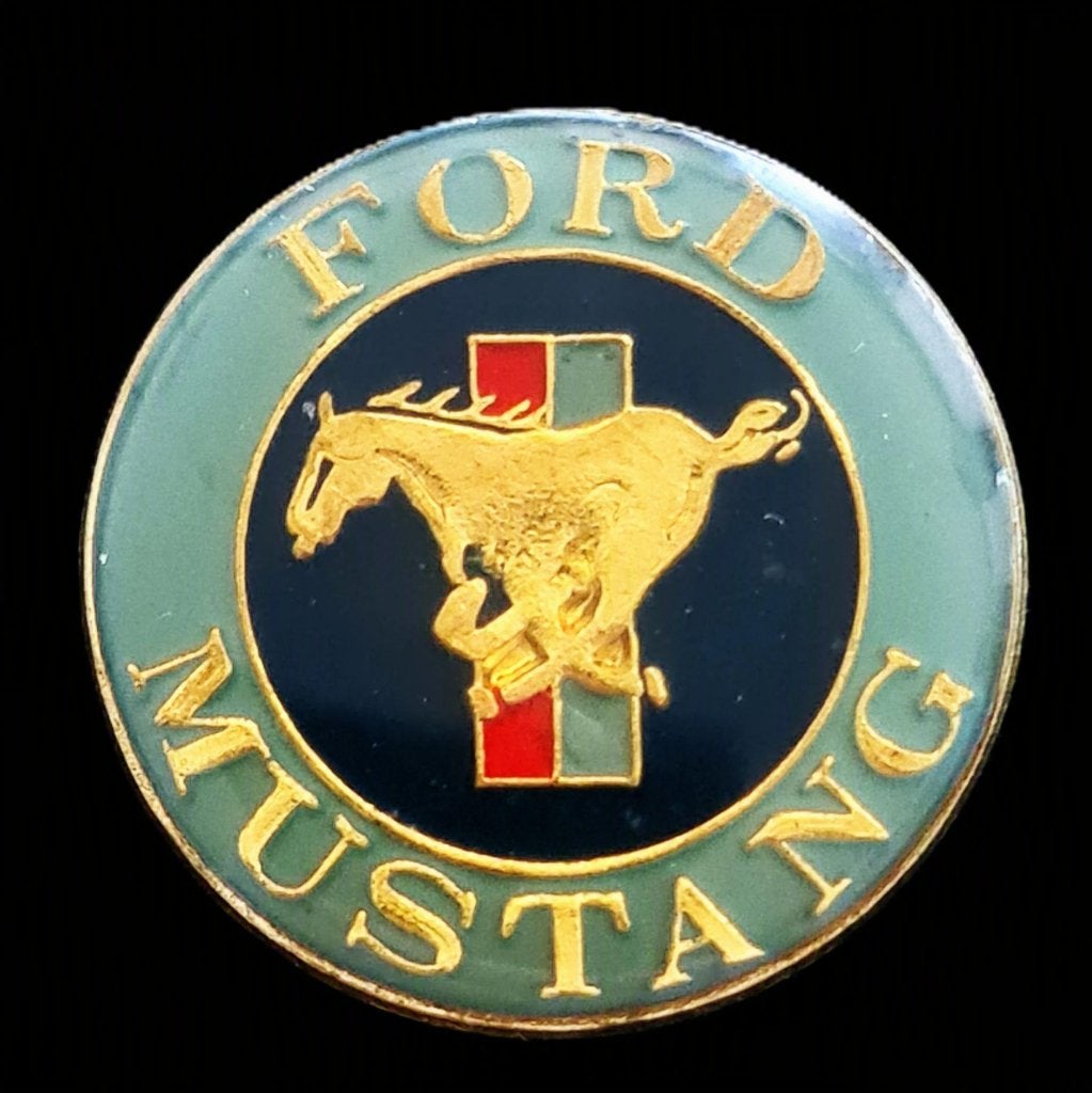 Ford Mustang pin- lichtblauw, Verzenden, Nieuw, Transport, Speldje of Pin