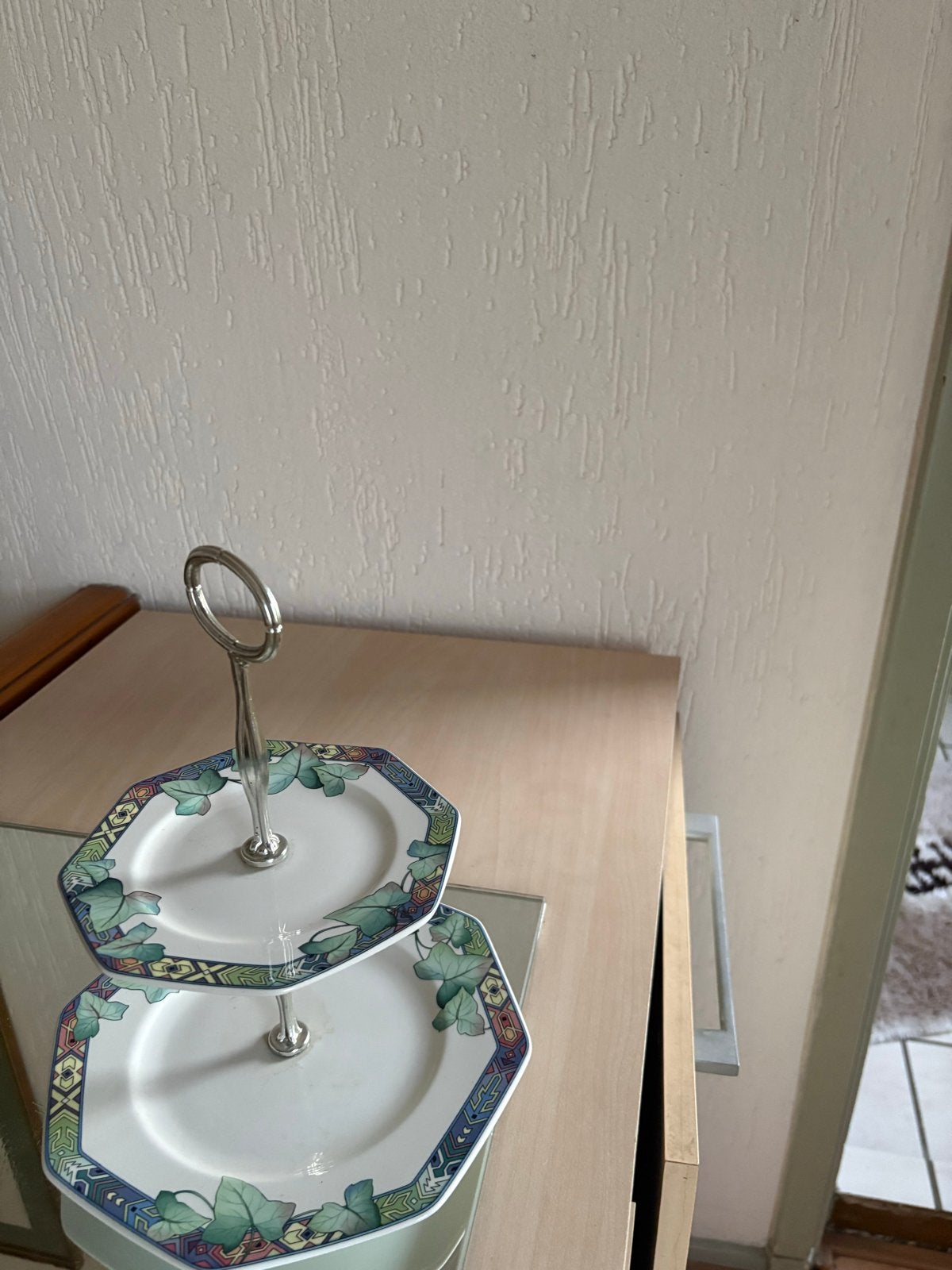 Prachtige etagère met bloemmotief vil en bovh, Huis en Inrichting, Etagère, Ophalen of Verzenden, Zo goed als nieuw, Steen/keramiek