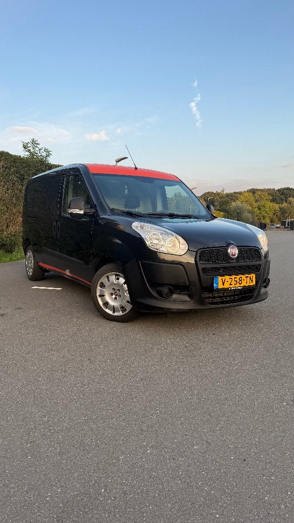 nette Fiat Doblo Cargo (verlengde uitvoering), Auto's, Voorwielaandrijving, Euro 5, Zwart, 0 kg