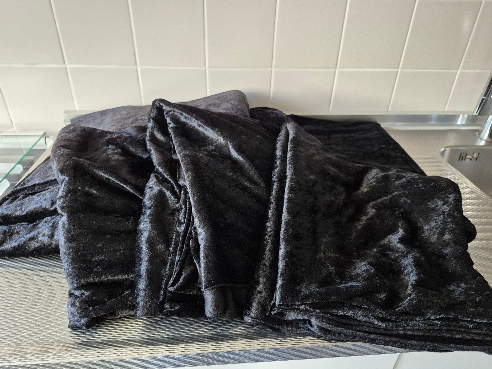 6 LAPPEN ZWART SYNTHETISCHE VELOURS NIEUW, Hobby en Vrije tijd, Ophalen, Nieuw, Zwart, Polyester