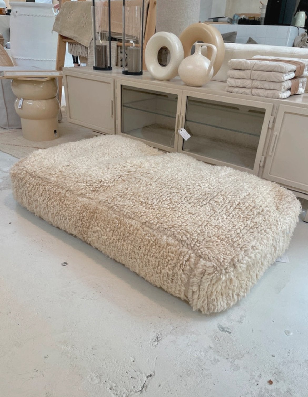 Pouf XXL van naturel Marokkaans berberkleed, Ophalen, Overige merken, Beige, Zo goed als nieuw