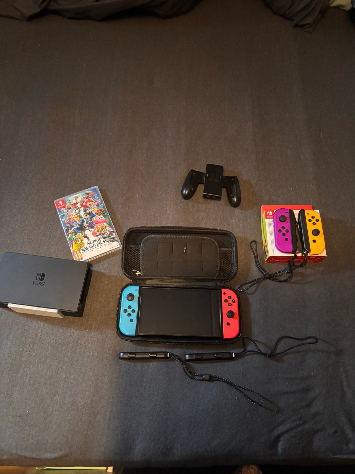 Nintendo Switch met 2 extra controllers en game, Switch OLED, Met games, Ophalen of Verzenden, Zo goed als nieuw