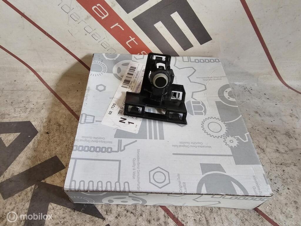 Mercedes gla PDC sensor houder links A2478859905, Gebruikt, Ophalen of Verzenden
