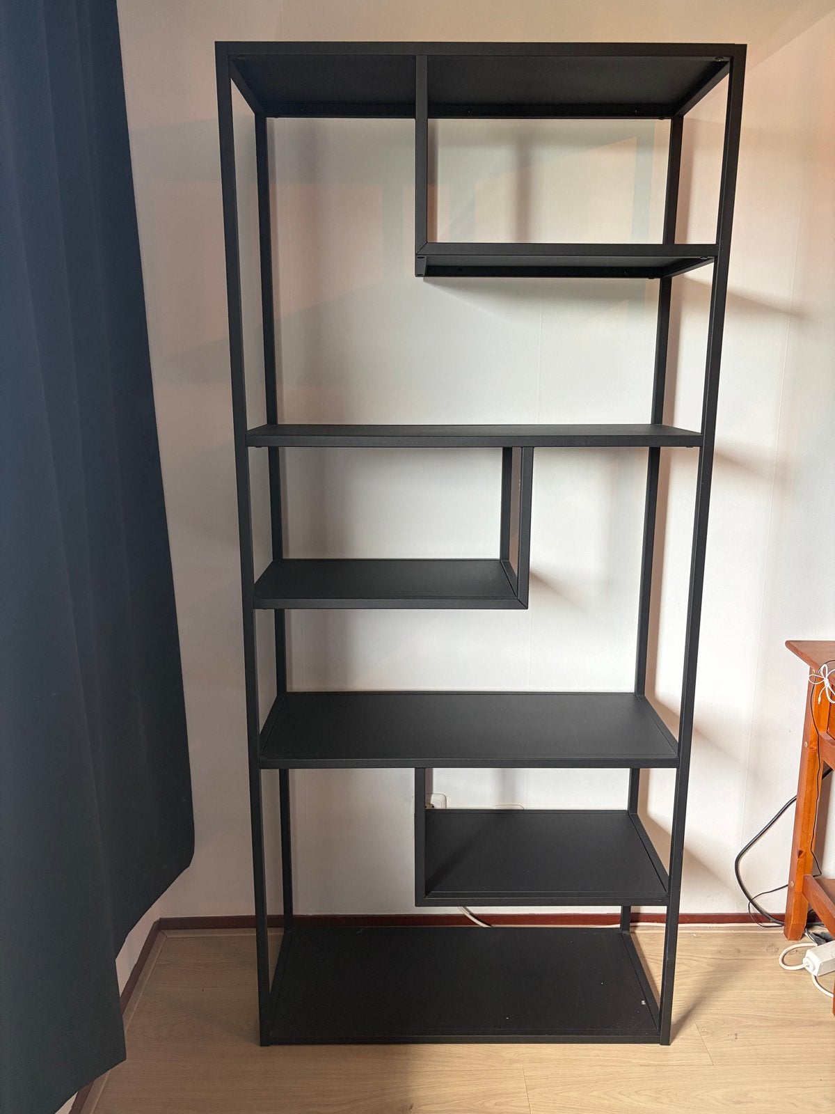 Zwart metale vakkenkast Woood Teun, Huis en Inrichting, Ophalen, Met plank(en), Gebruikt, 50 tot 100 cm