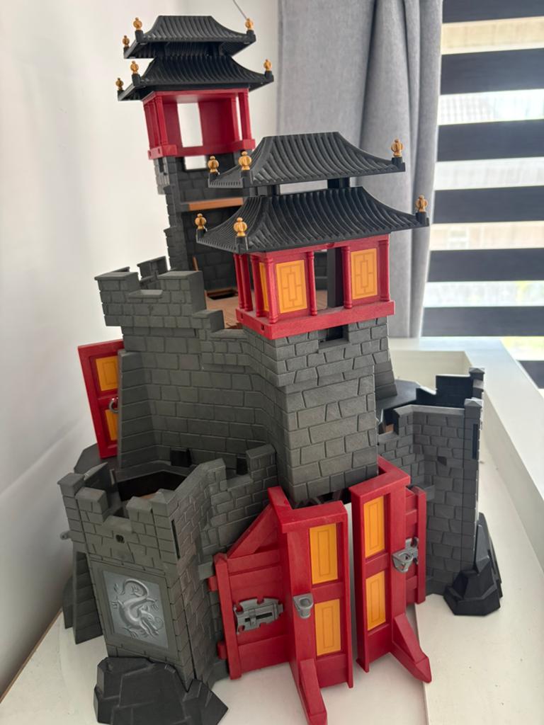 Kasteel xxl met playmobiel poppen/speeltjes, Ophalen, Zo goed als nieuw