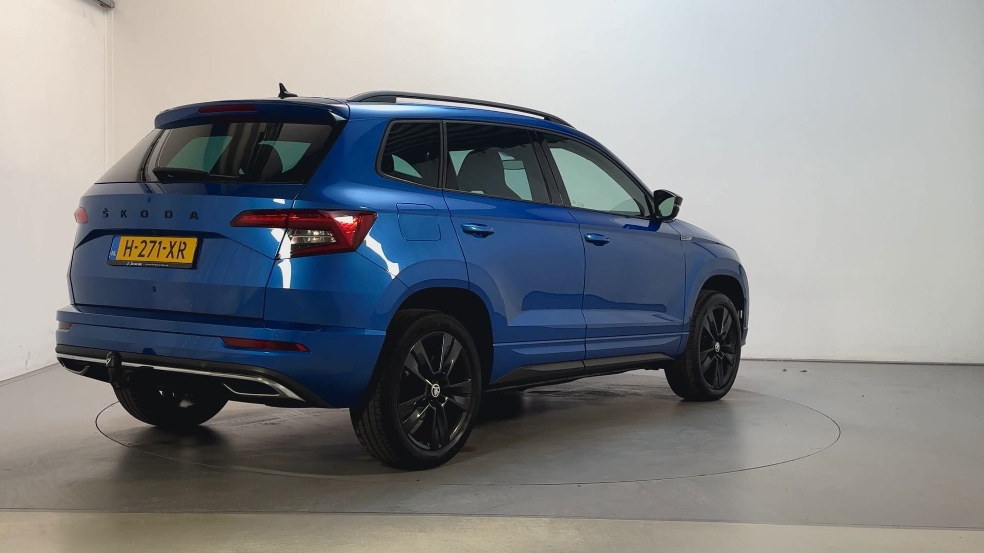Skoda Karoq 1.5 TSI 150pk ACT Sportline Business Camera Trek, Auto's, Voorwielaandrijving, Dealer onderhouden, Stof, 4 cilinders