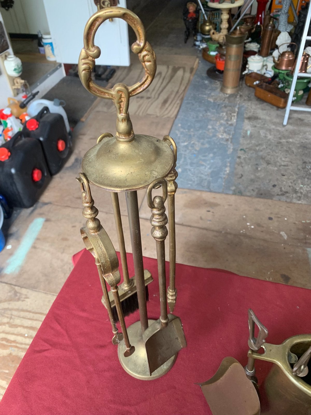 Bronzen haard setjes, Ophalen