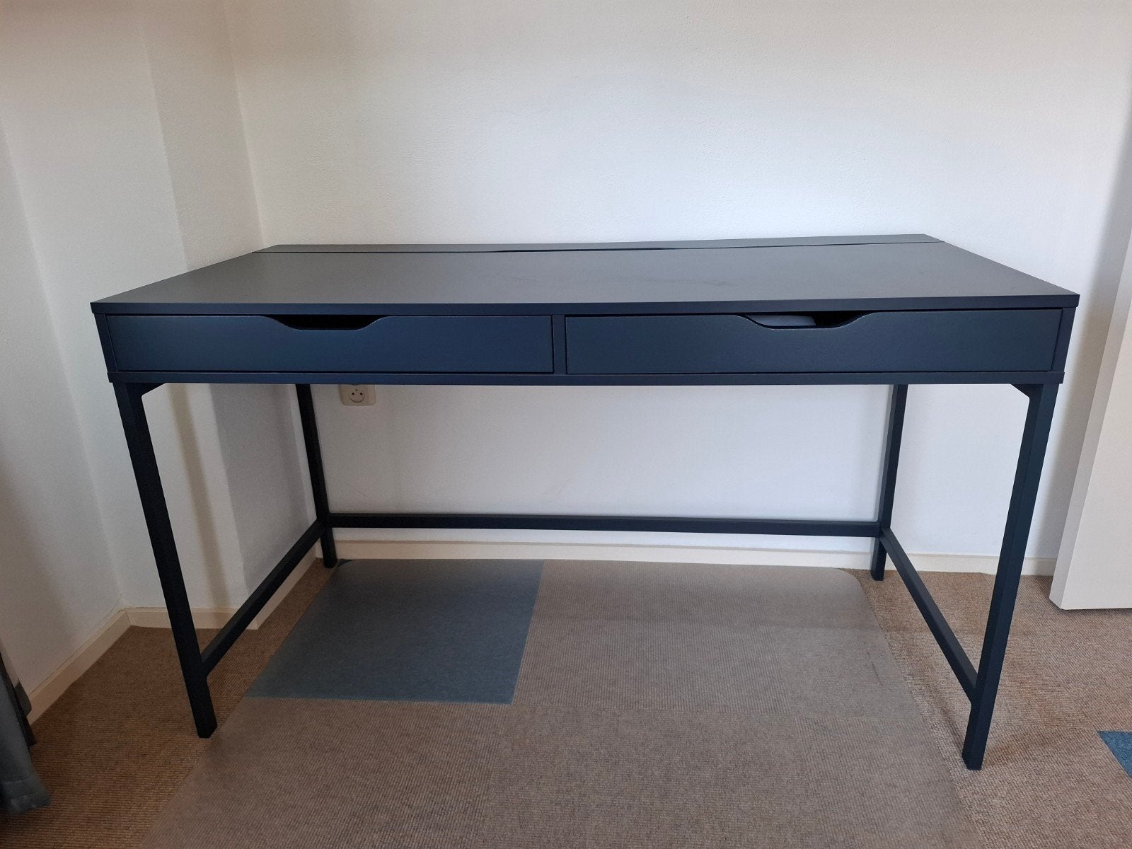 IKEA Alex Bureau - Donkerblauw met lades, Huis en Inrichting, Bureaus, Ophalen of Verzenden, Zo goed als nieuw, IKEA, Kabelgoot