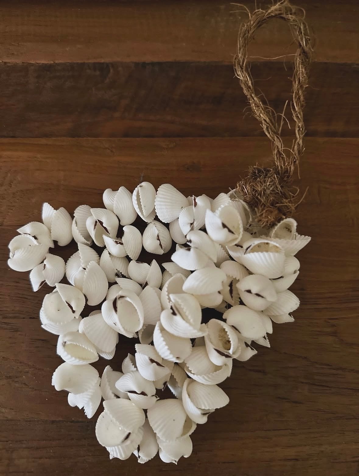 Decoratieve schelpenhanger - Boho stijl, Boho, Nieuw, Ophalen of Verzenden, Natuurlijk materiaal