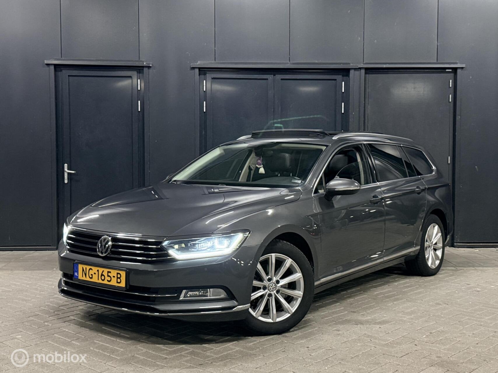 Volkswagen Passat Variant 2.0 TDI/pdc/pano/digital/leder, Auto's, 1441 kg, Gebruikt, Euro 6, 4 cilinders