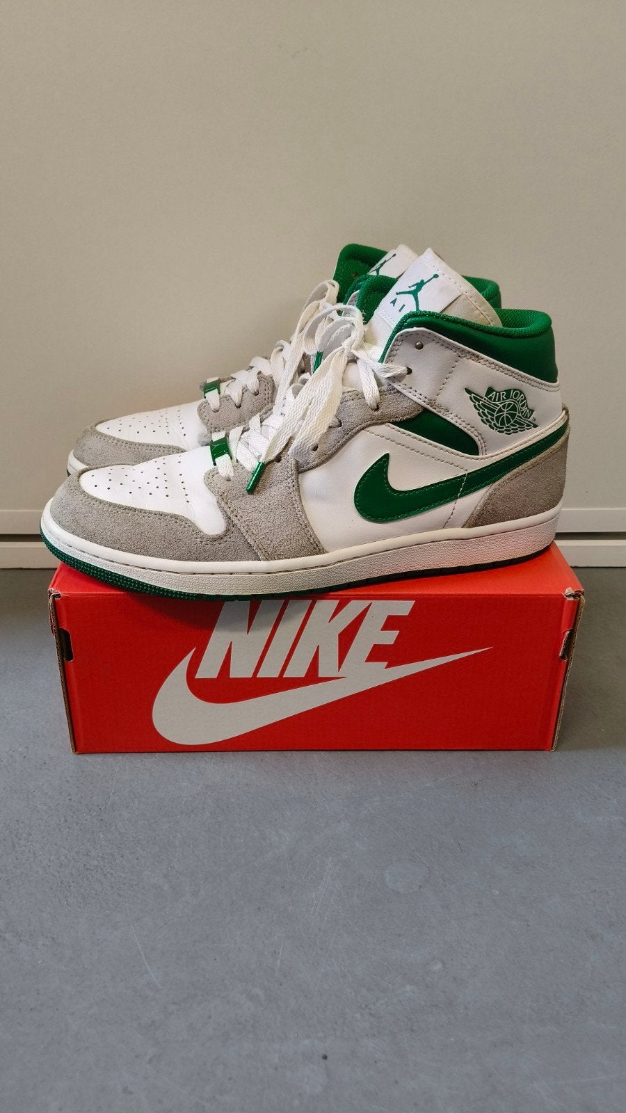 Jordan 1 mid maat 42.5, Ophalen of Verzenden, Zo goed als nieuw