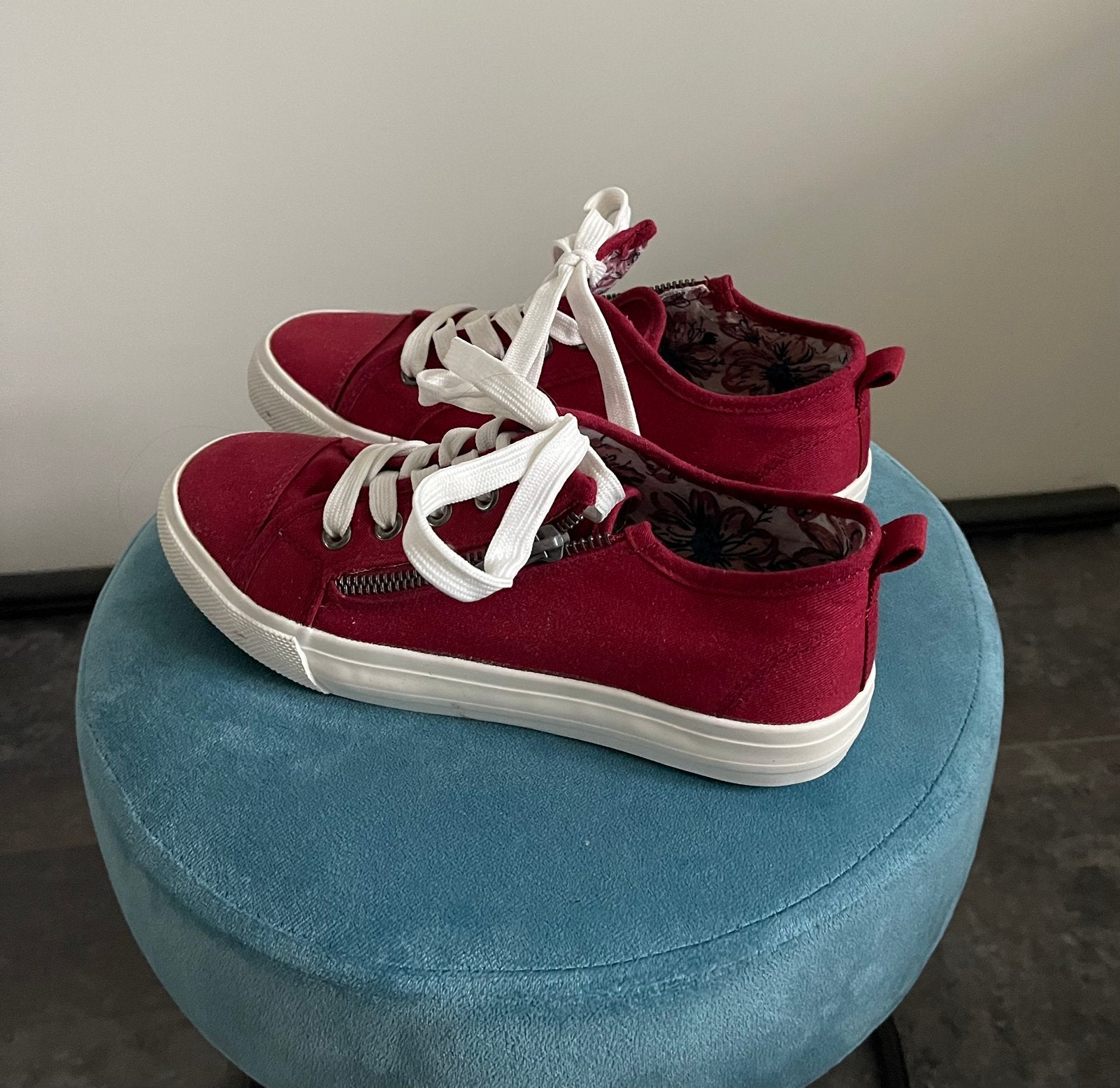 Rode gympen trend one maat 37, Ophalen of Verzenden, Zo goed als nieuw, Rood, Sneakers of Gympen