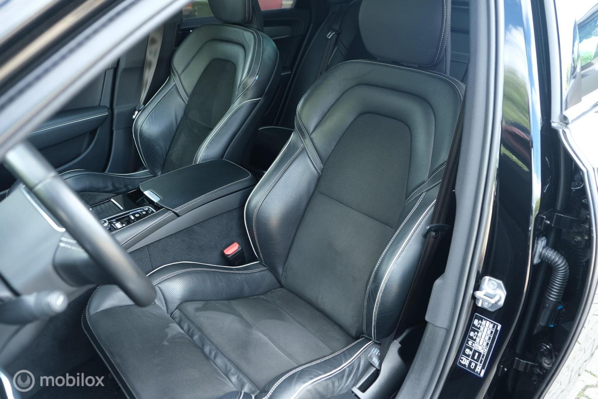 Foto 26 van Volvo V90 2.0 T8 AWD R-Design | Stoel en stuurwielverwarming