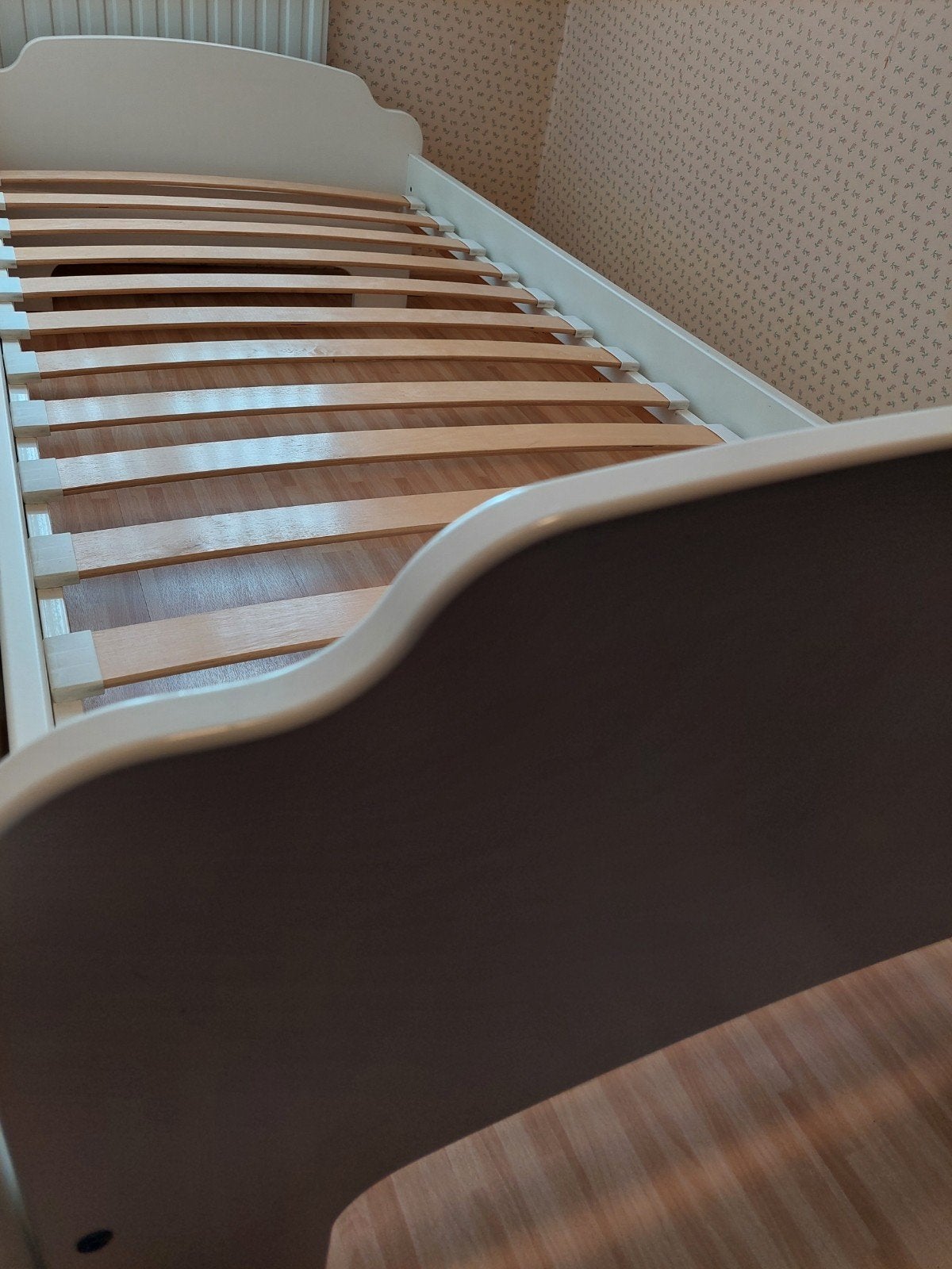 Eenpersoons ledikant met matras en lattenbodem, Huis en Inrichting, Ophalen, Overige materialen, Gebruikt, 90 cm