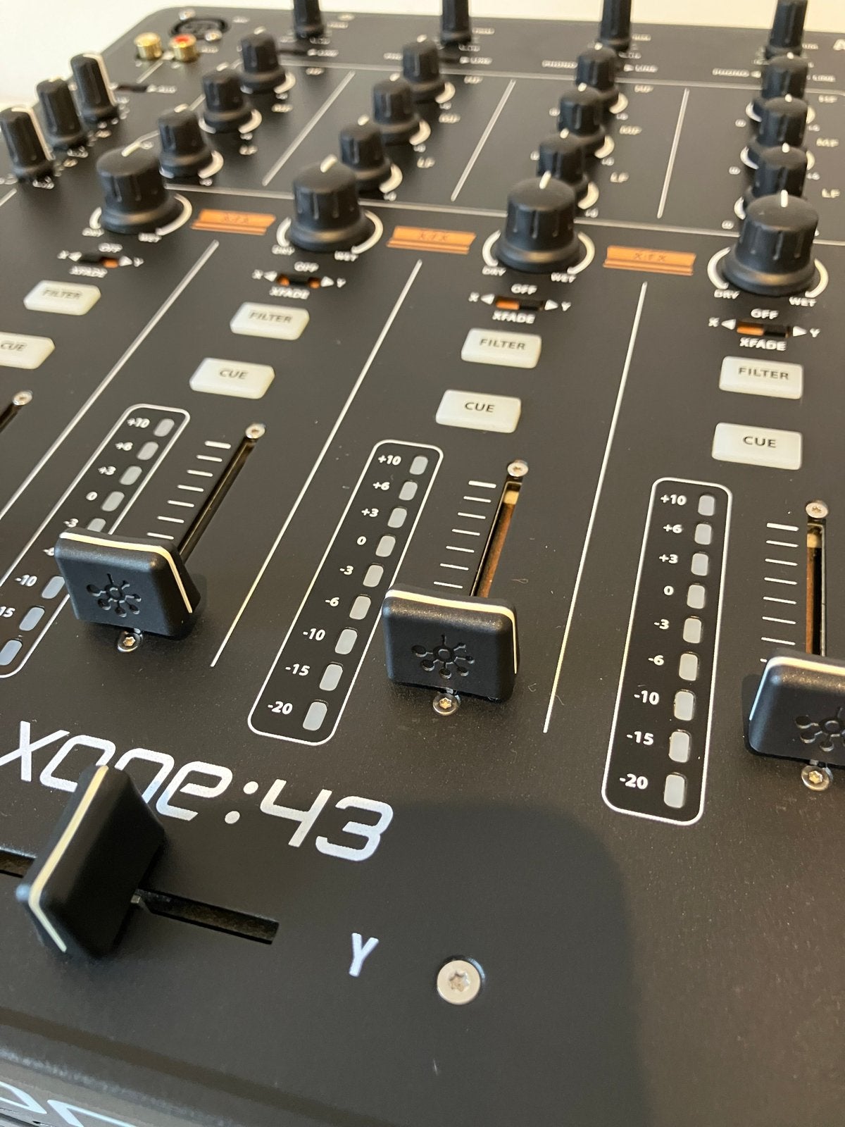 Allen & Heath Xone:43 DJ Mixer - zgan in doos, Muziek en Instrumenten, Mengpanelen, Ophalen of Verzenden, Nieuw, Minder dan 5 kanalen