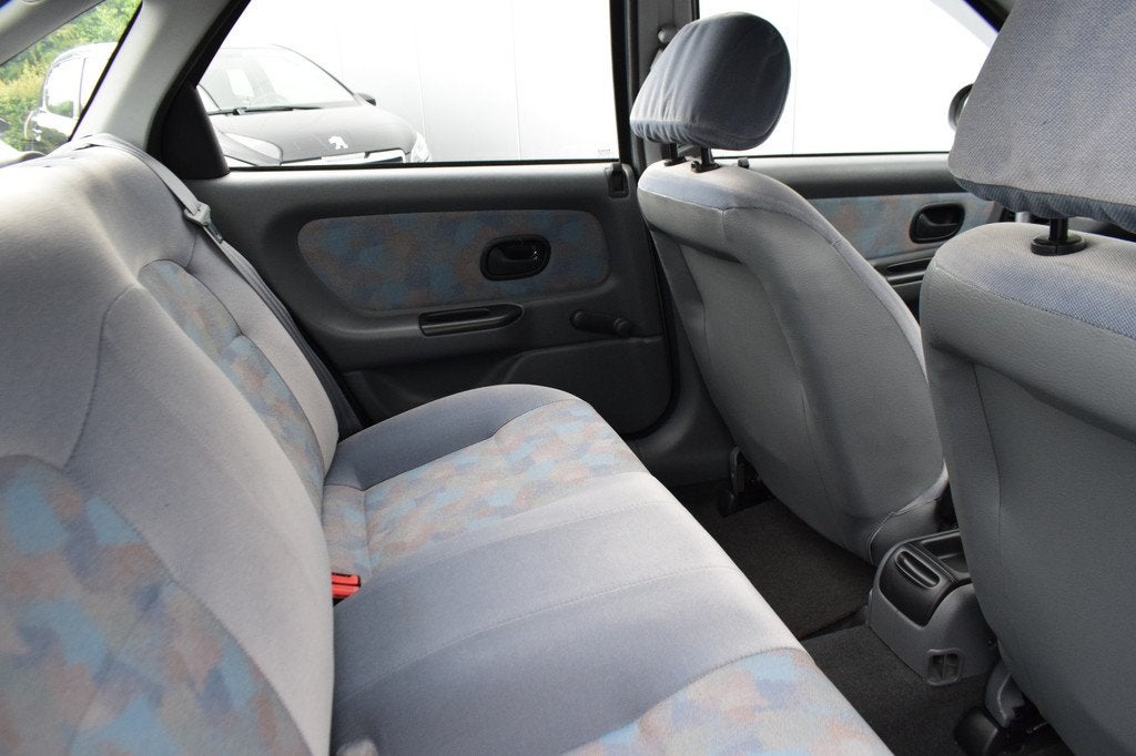 Renault Laguna 1.8 RN 25dkm! (bj 1997), Auto's, Oldtimers, Voorwielaandrijving, 94 pk, Renault, Bedrijf