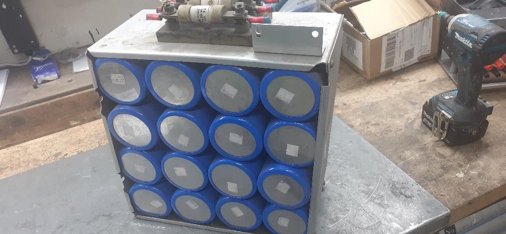 condensator bank 16 * Powerlytic 36D 40000μF 50V, Hobby en Vrije tijd, Elektronica-componenten, Ophalen of Verzenden, Gebruikt