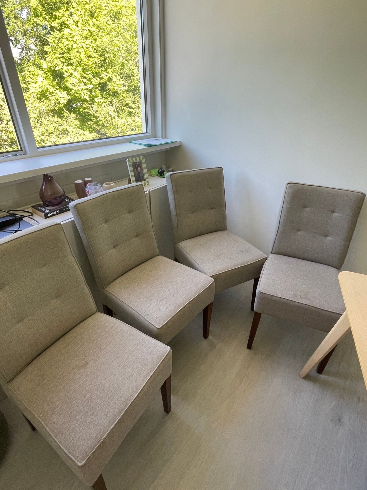 Set van 4 eetkamerstoelen- Lichtgrijs, Huis en Inrichting, Ophalen, Gebruikt, Hout, Tijdloos