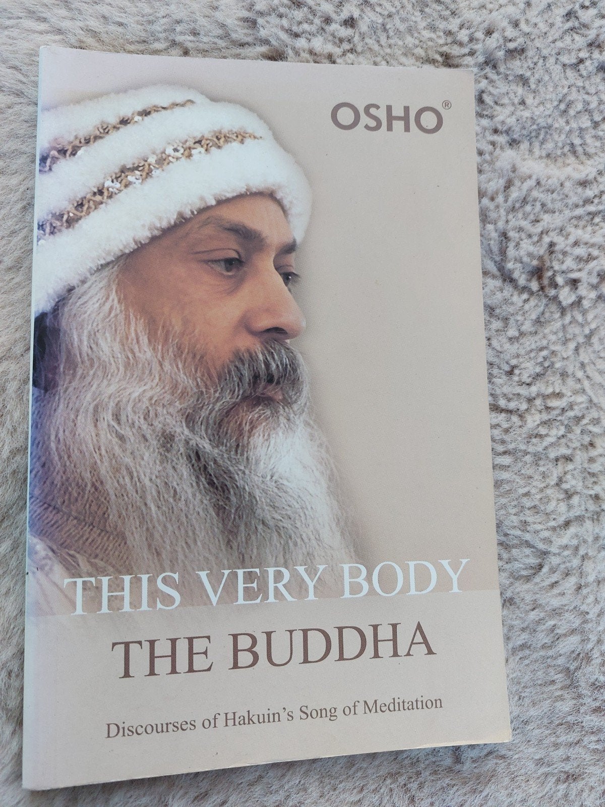Osho - This Very Body The Buddha (Engels), Meditatie of Yoga, Ophalen of Verzenden, Zo goed als nieuw, Osho