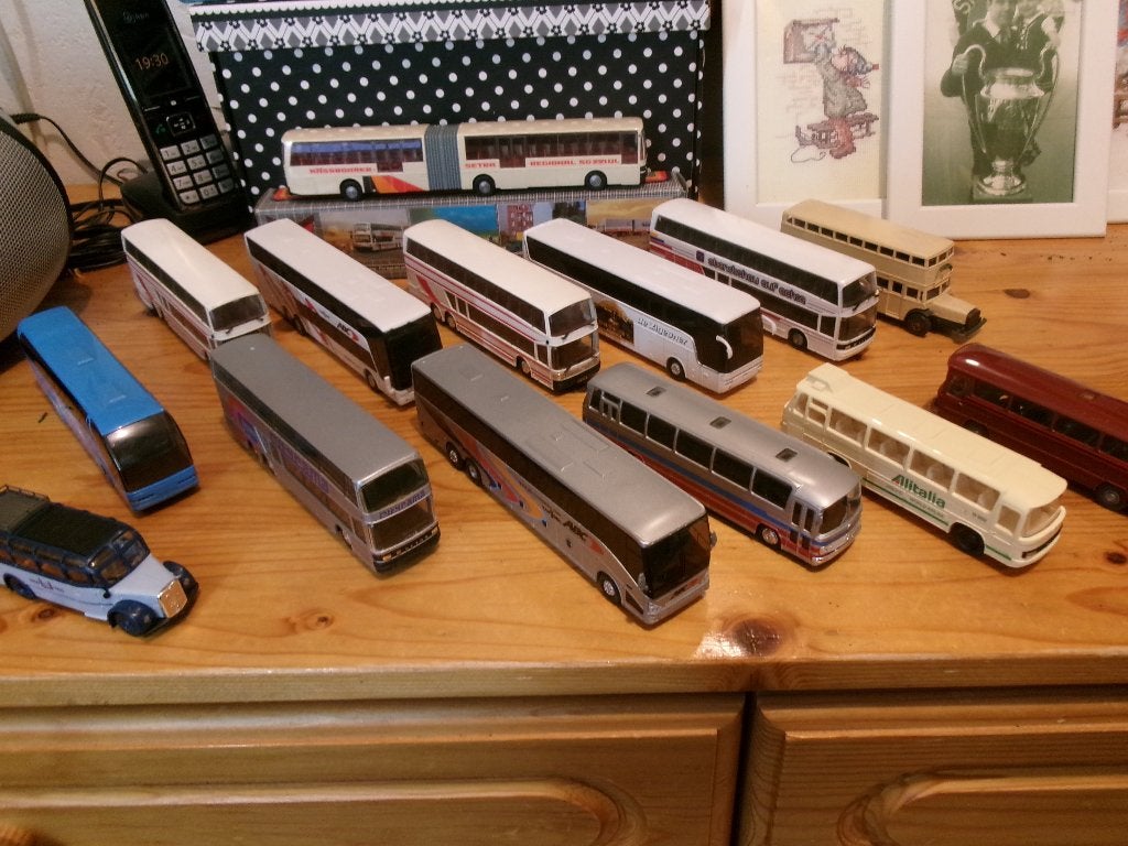 14 Touringcars Bus v Hool ook metaal Verzenden kan ook, Ophalen, Zo goed als nieuw, Bus of Vrachtwagen, Wiking