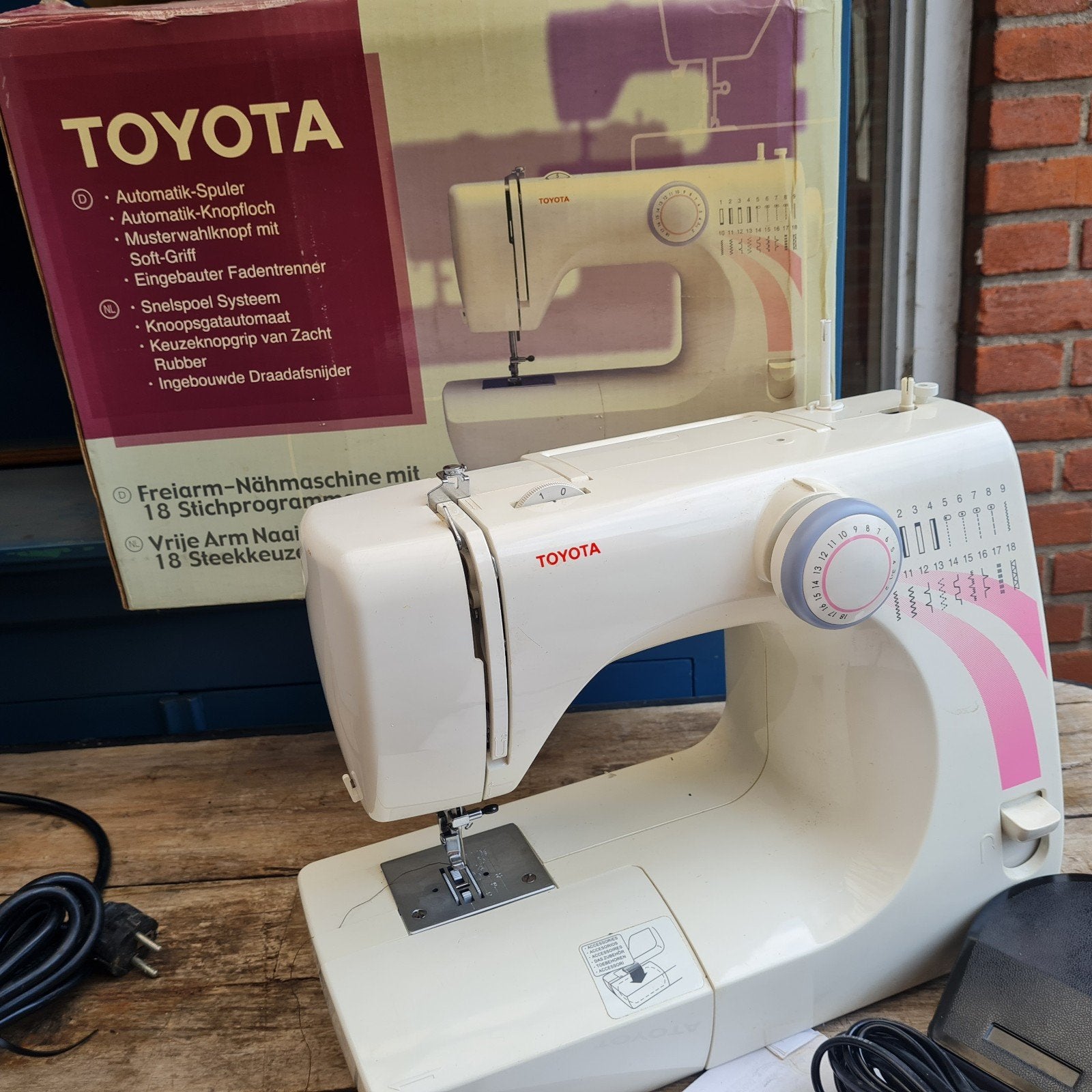 Toyota STF 16 naaimachine in originele doos., Ophalen, Gebruikt, Naaimachine, Overige merken