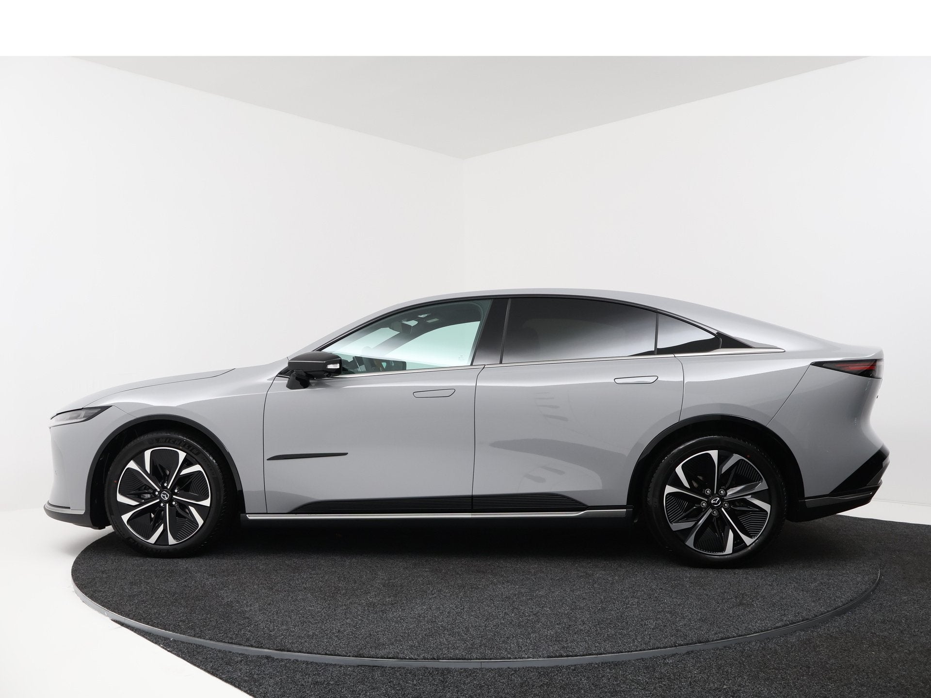 Mazda 6e Takumi Plus 68.8 kWh | *Demo* | Leder | 360 camera, Automaat, 12 maanden, 375 min, 6e