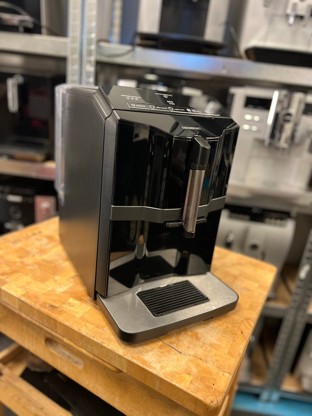 Siemens EQ300 S 100, Witgoed en Apparatuur, Koffiezetapparaten, Stoompijpje, Siemens AG, 10 kopjes of meer, Koffiemachine