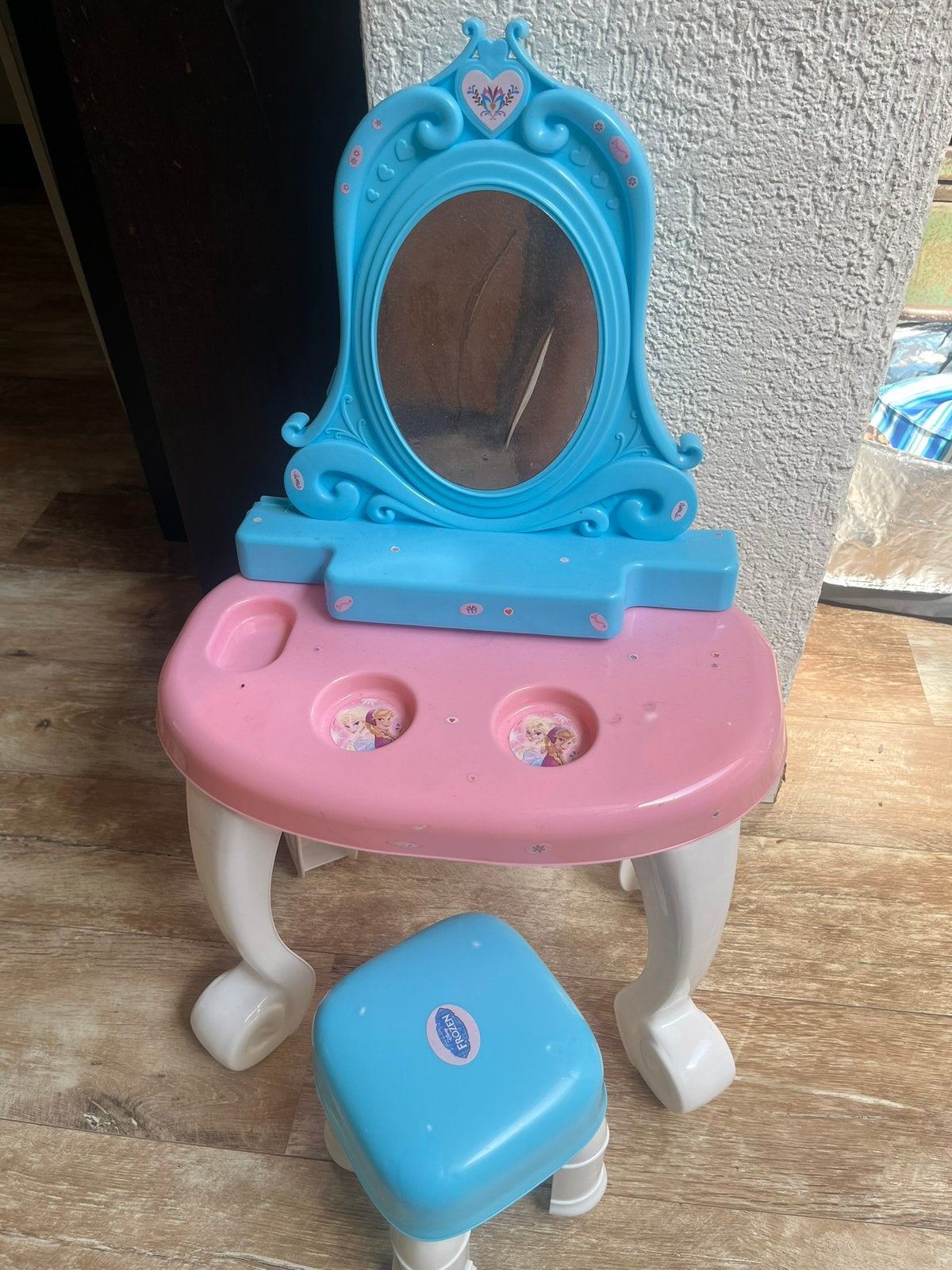 Gratis kaptafel Frozen, Ophalen, Zo goed als nieuw