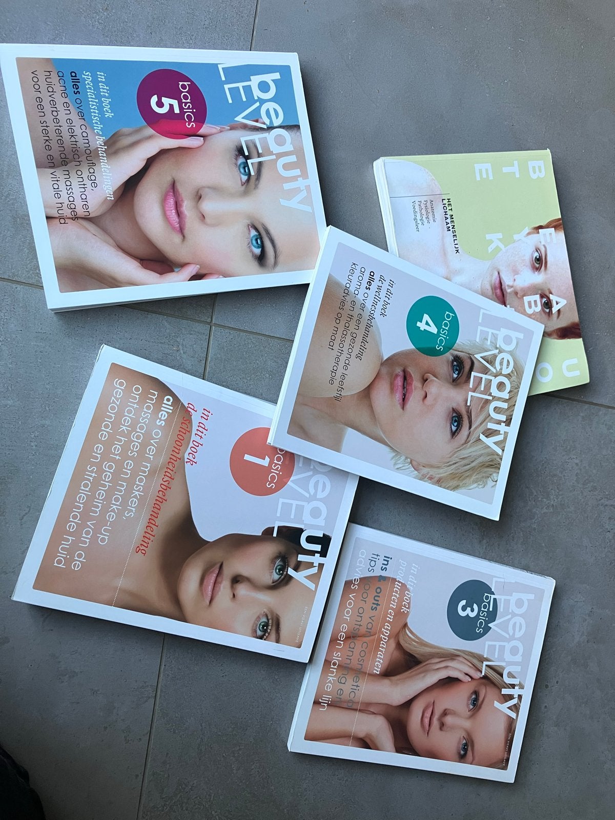 Beauty Level Basics lesboeken (5 stuks), Ophalen of Verzenden, Gelezen, Gezondheid en Conditie