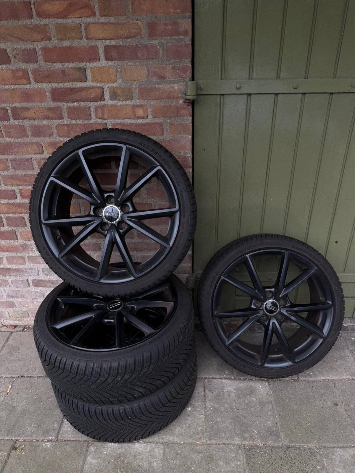 Originele Audi Sport 19 inch velgen + all seasonbanden 7MM, Auto-onderdelen, Banden en Velgen, Gebruikt, Banden en Velgen, 235 mm