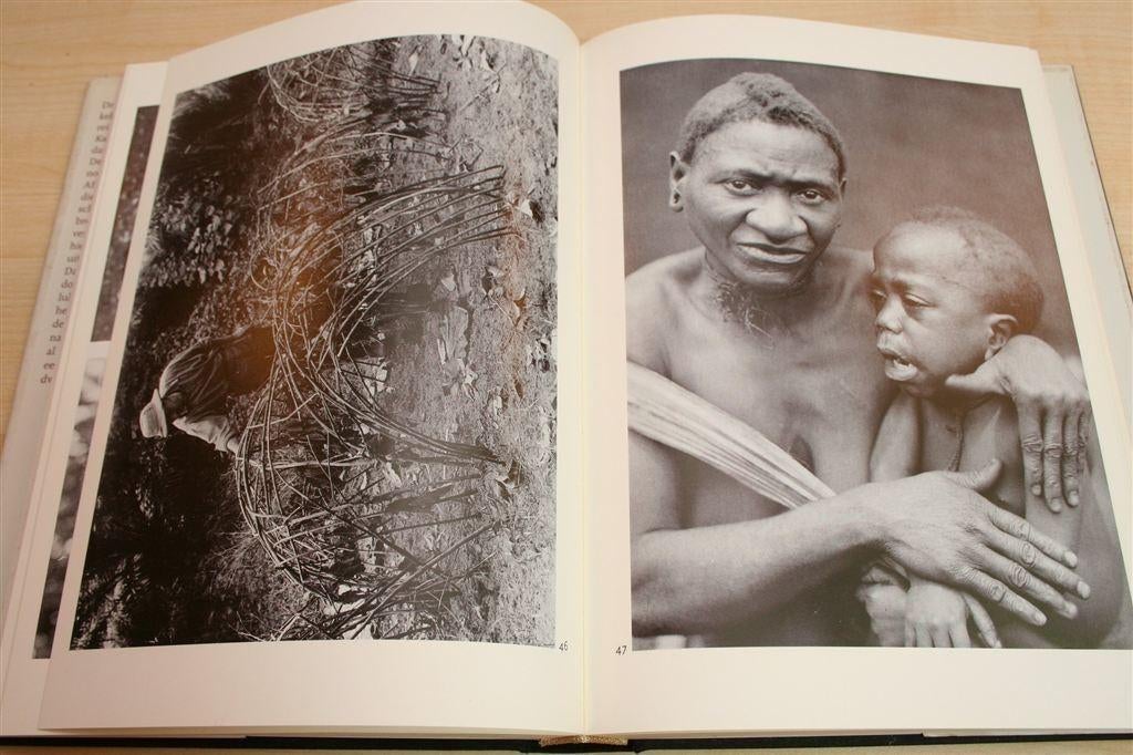Pygmeeën — Ervaringen Afrika [1932-1959] — Julien, Boeken, Ophalen of Verzenden, Zo goed als nieuw, Europa