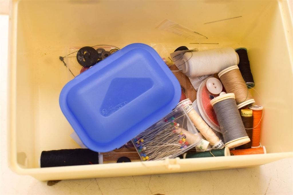 Plastic Naaidoos 50967, Hobby en Vrije tijd, Naaien en Fournituren, Ophalen of Verzenden, Gebruikt