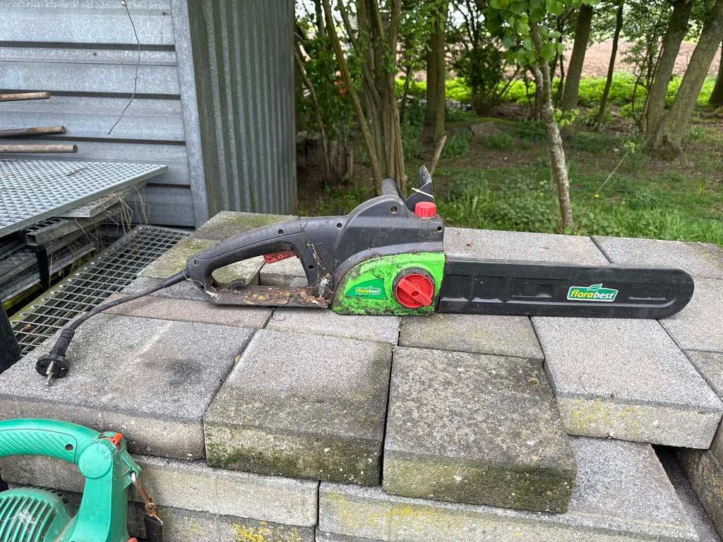 Florabest elektrische kettingzaag - Gebruikt, Doe-het-zelf en Verbouw, Gereedschap | Zaagmachines, Gebruikt, Kettingzaag, 1200 watt of meer