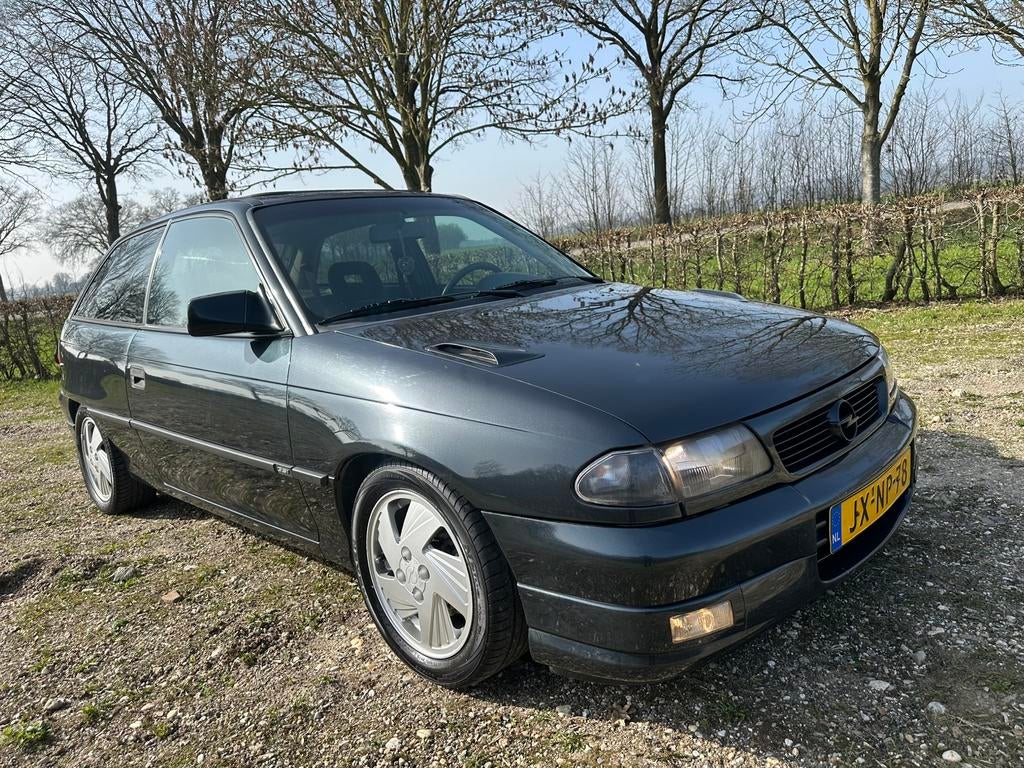 Opel Astra 2.0 GSI Tailgate 16V 1995 Zwart, Auto's, Opel, Particulier, Astra, Benzine, Hatchback, Handgeschakeld, Origineel Nederlands