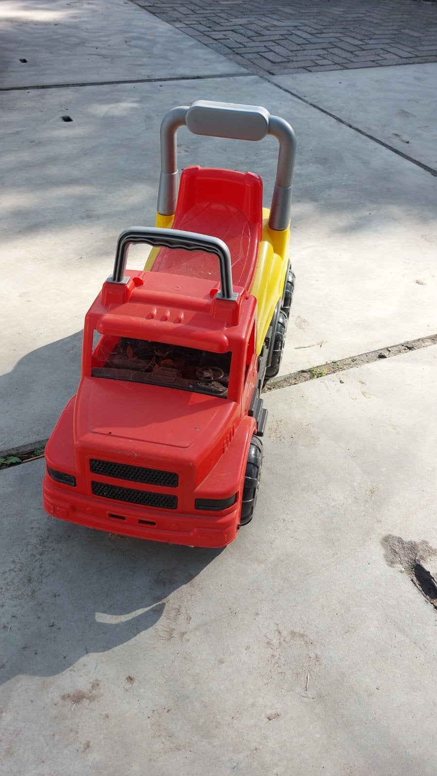Loopauto vrachtwagen rood/geel, Ophalen, Gebruikt, Loopvoertuig
