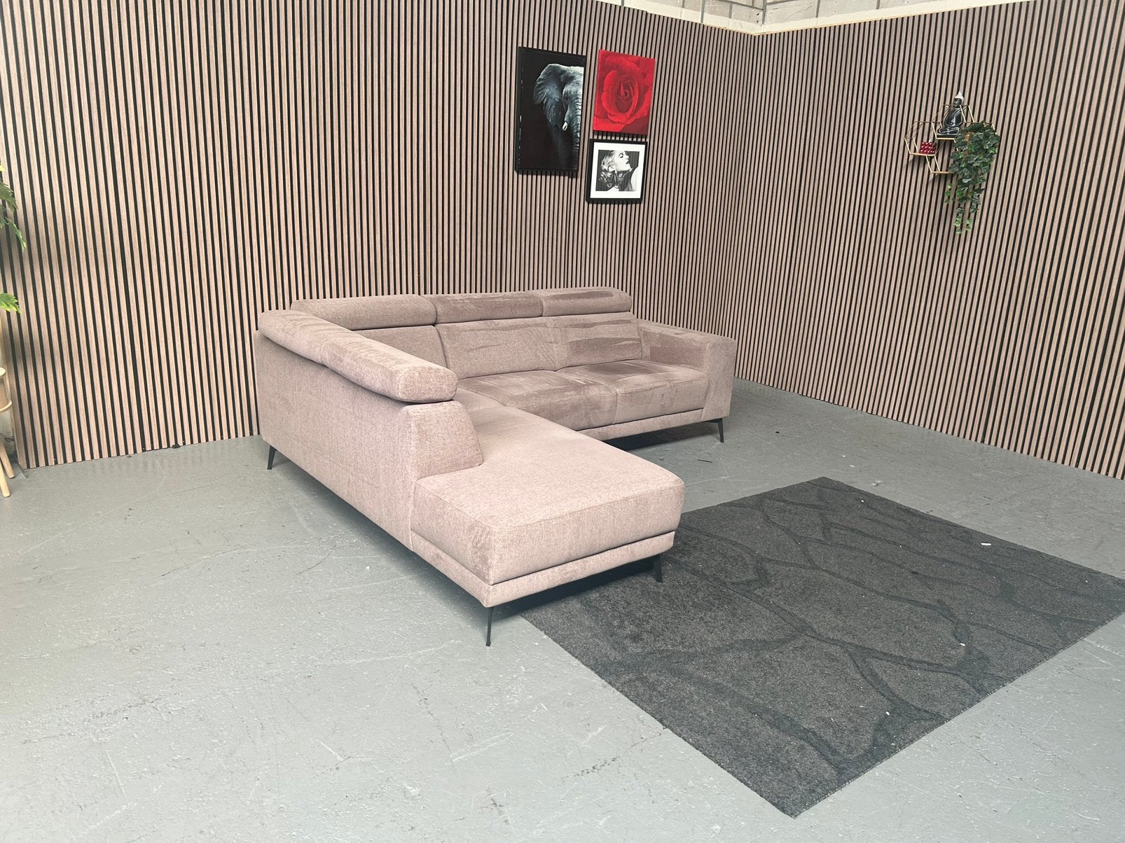 GRATIS LEVERING BRUIN SUEDE HOEKBANK 250X208 GEREINIGD, 250 tot 300 cm, Hoekbank, Ophalen of Verzenden, Zo goed als nieuw