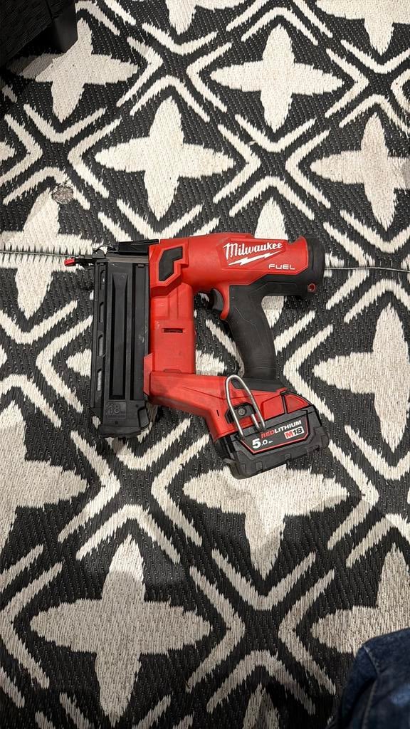 Milwaukee M18 FN18GS-0X 18V Li-Ion Accu Brad Tacker, Ophalen of Verzenden, Zo goed als nieuw