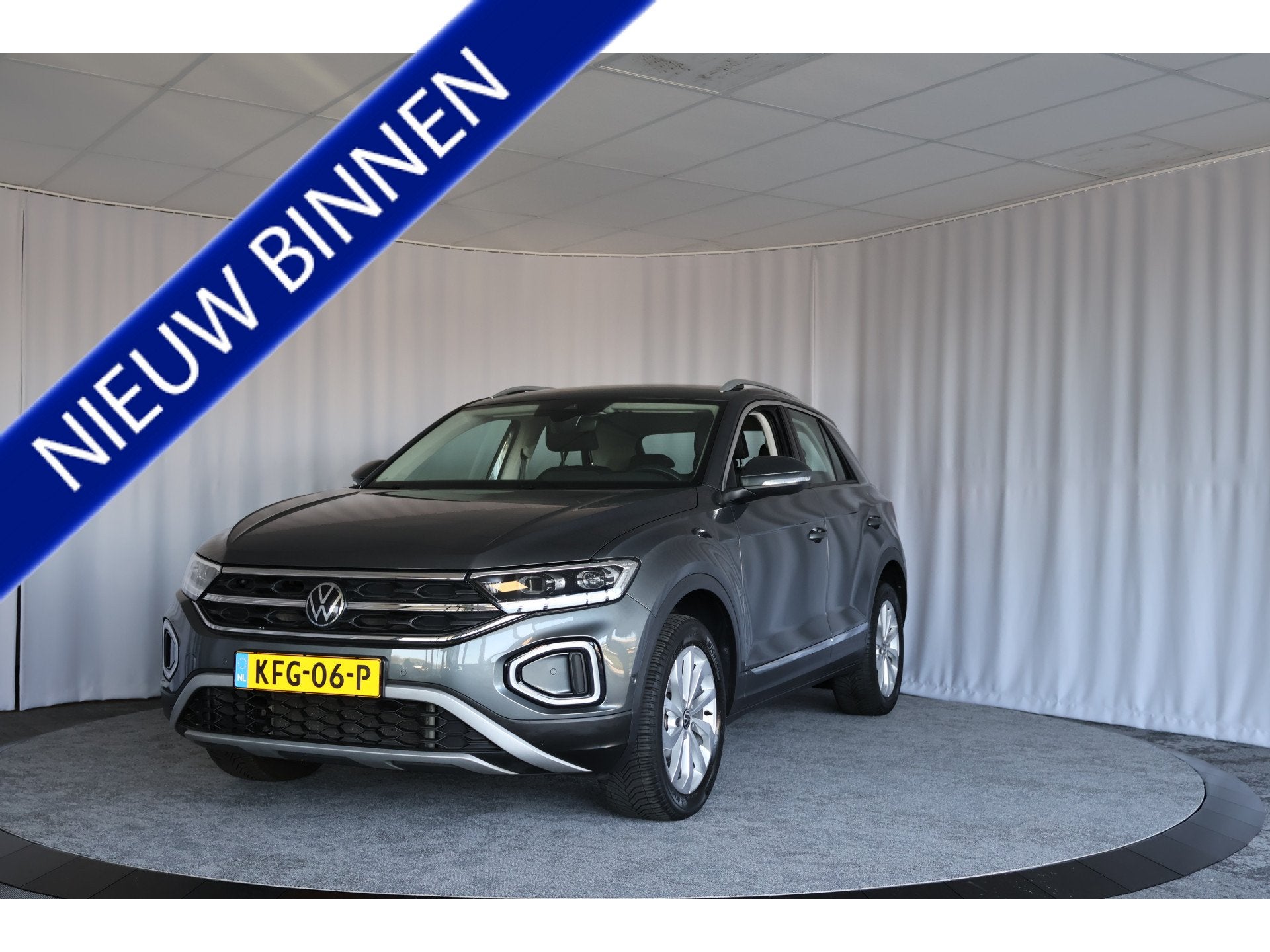 Volkswagen T-Roc 1.5 TSI Life Business, Keyless, ACC, IQligh, Auto's, Dealer onderhouden, Stof, 4 cilinders, 1253 kg