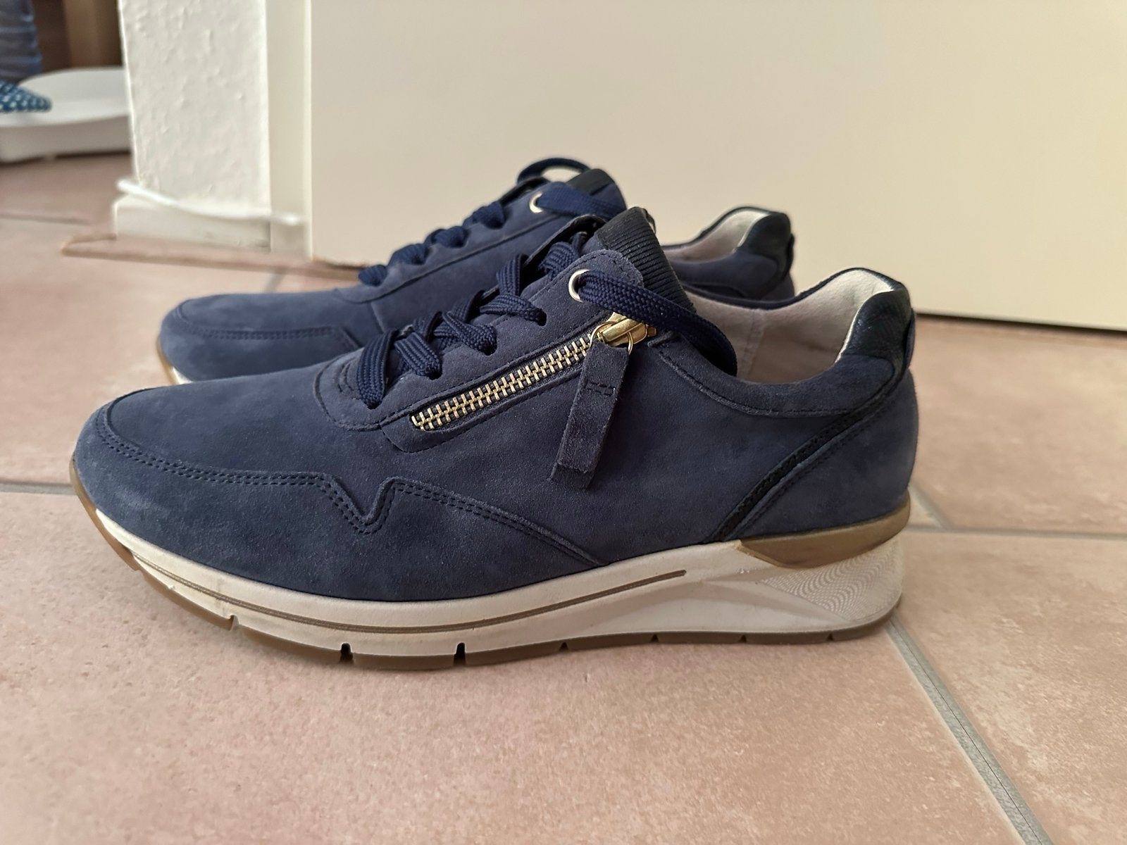 Gabor Comfort sneakers - Donkerblauw suède 5 H, Kleding | Dames, Schoenen, Ophalen of Verzenden, Gedragen, Blauw, Sneakers of Gympen