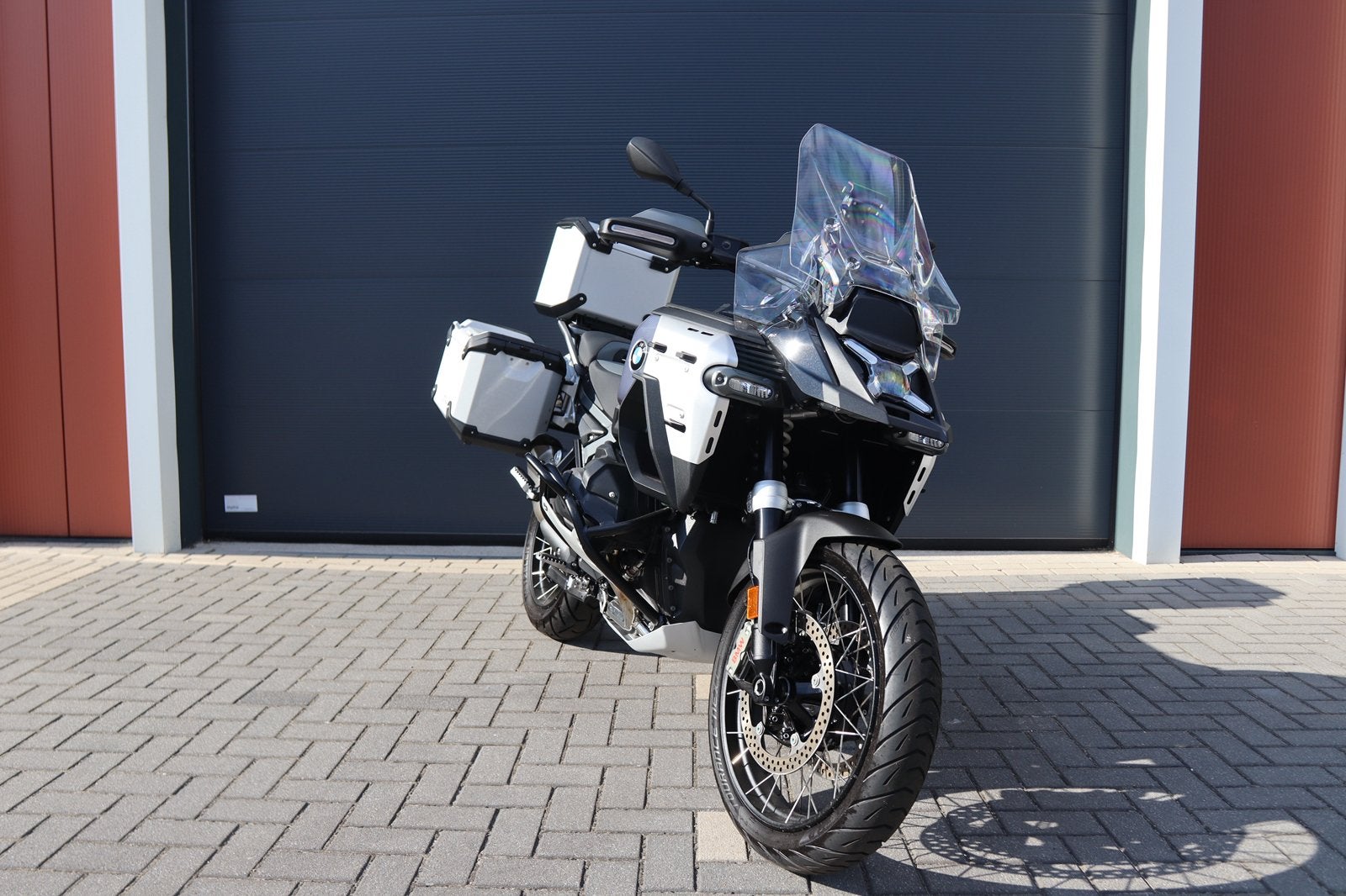 BMW R 1300 GS ADVENTURE TRIPLE BLACK 2026 ZGAN 212 KM KOFFER, Handvatverwarming, 2 cilinders, Motorrijbewijs A, Meer dan 35 kW
