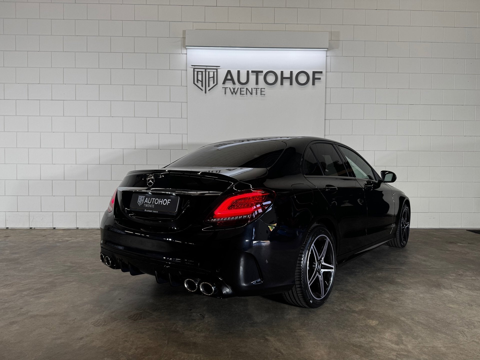 Mercedes C 300 AMG Performance Prem. Night Pack 258 PK |CarP, Auto's, Automaat, Dealer onderhouden, 4 cilinders, 258 pk