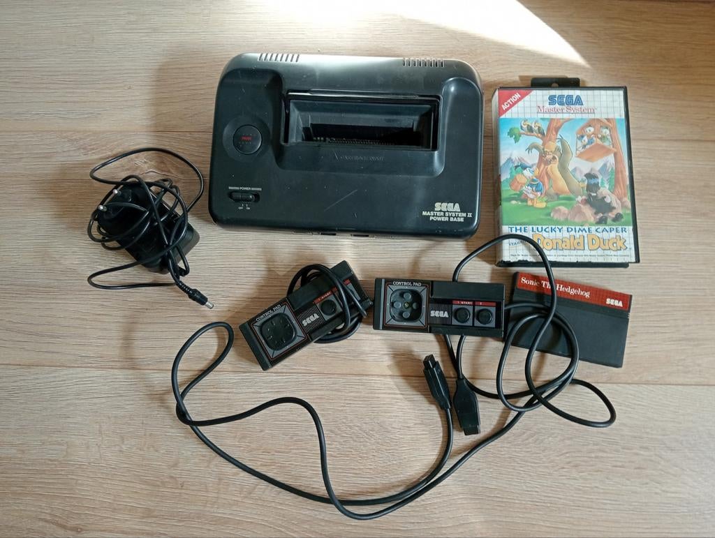 Sega Master System II met 2 games en 2 controllers, Spelcomputers en Games, Spelcomputers | Sega, Master System, Met 2 controllers