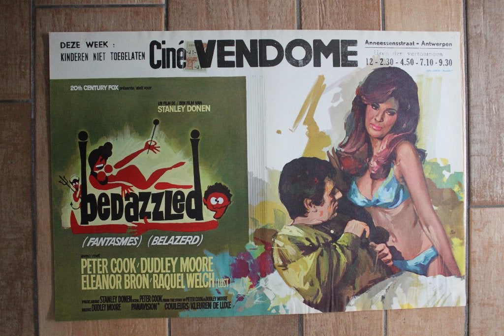 filmaffiche Raquel Welch Bedazzled 1967 filmposter, Rechthoekig Liggend, Ophalen of Verzenden, Zo goed als nieuw, A1 t/m A3