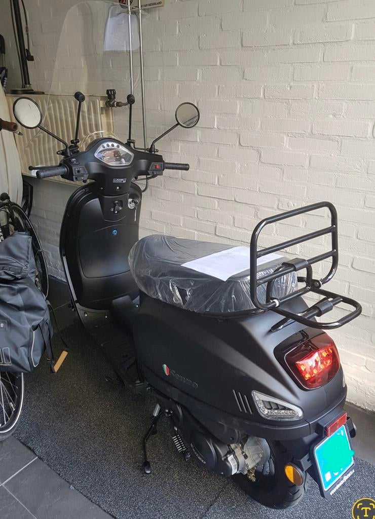 Scooter matzwart, Fietsen en Brommers, Ophalen