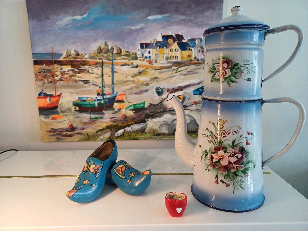 Franse koffiepot met filter en fraai vioolmotief, Antiek en Kunst, Antiek | Emaille, Ophalen of Verzenden
