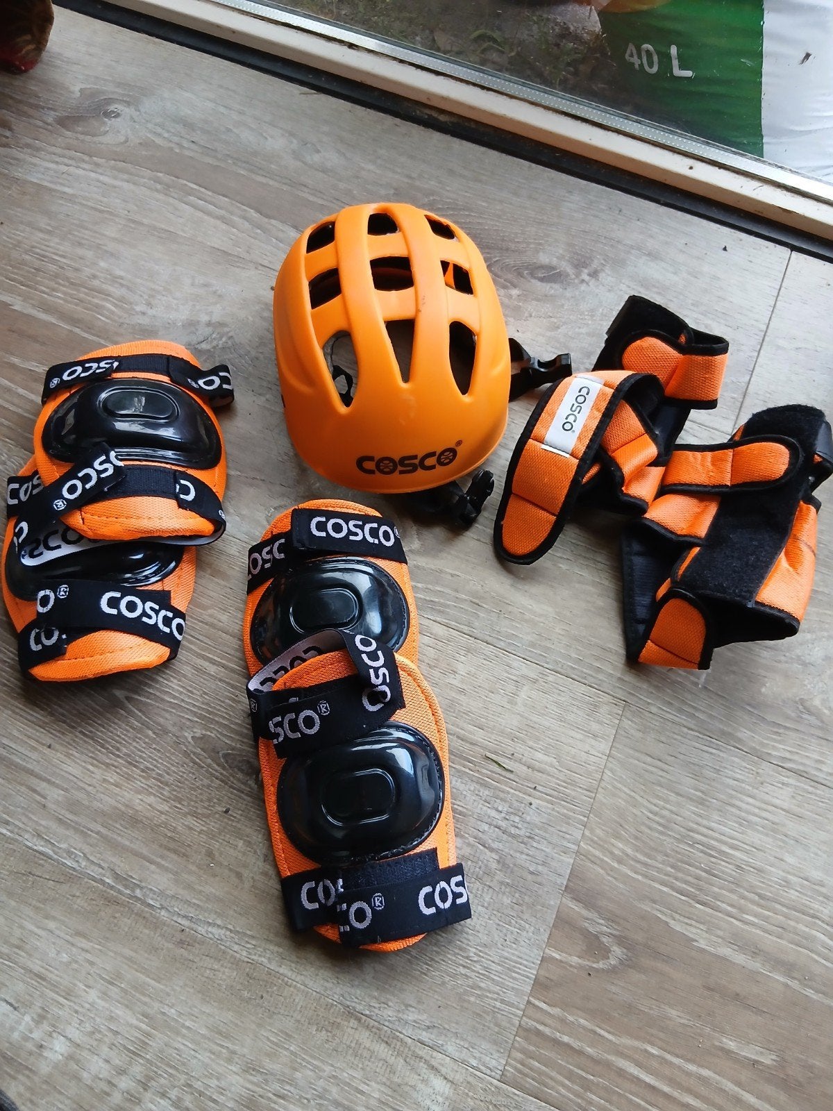 Cosco Beschermset - Helm, Knie- & Elleboogbesch, Ophalen of Verzenden, Zo goed als nieuw, Bescherming